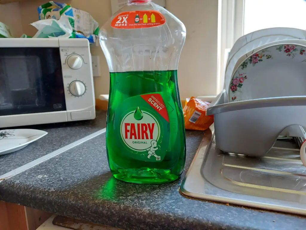 Can you wash cats with fairy liquid? The Surprising Answer Stop Cats